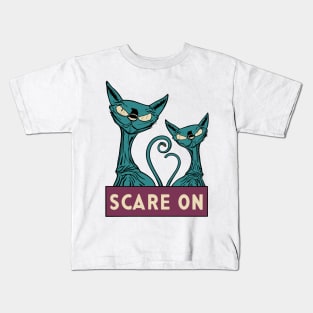 Halloween 'scare on' alien cat Kids T-Shirt